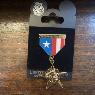 Disney Walt Disney World Veterans Day 2008 Mickey Mouse LE Dangle Single Pin
