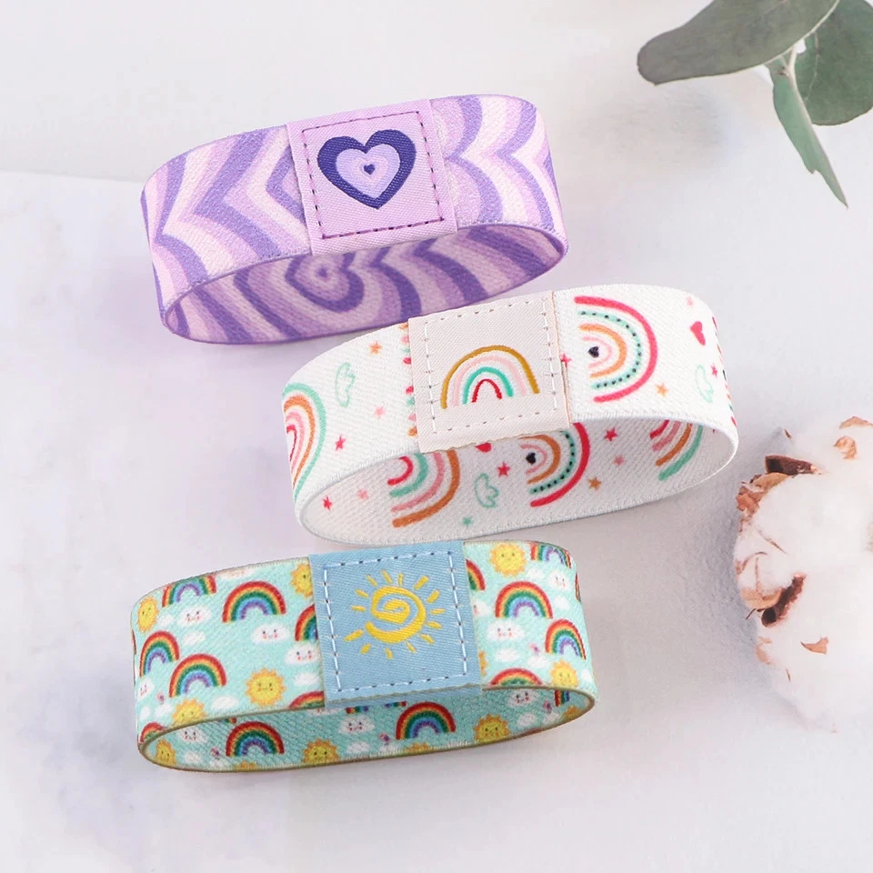 Pulsera brazalete amistad arco iris cuerda elástica con dije de pata de perro parejas Foto 2 de 4