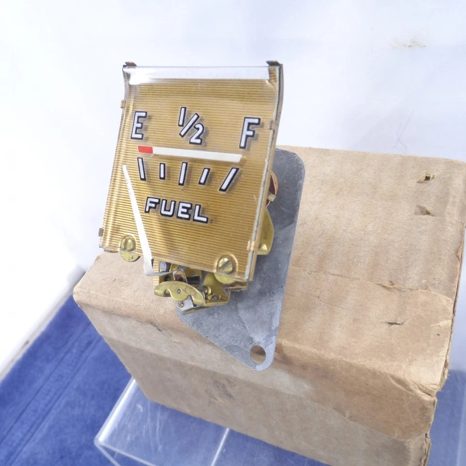 Dodge DeLuxe Series 42 Custom Series 1942 calibre de combustible calibre de gasolina D22 974685 nuevo de stock Foto 4 de 4