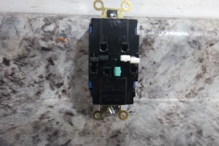 Hubbell HBL5362STBL 10 Pk 125VAC 20 A Current Rating 5-20R Receptacle - Image 4 of 4