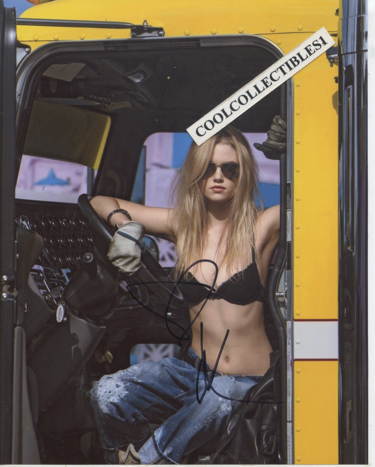 VIRGINIA GARDNER of 'MARVEL'S RUNAWAYS' IN PERSON SIGNED 8X10 COLOR