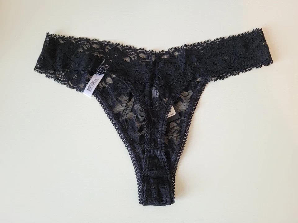 ¡NUEVO CON ETIQUETAS! Tanga de encaje negro Express Intimates Favorite Fit, talla única, 2 pares Foto 3 de 4