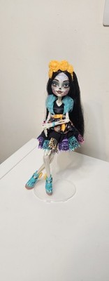 Monster High Skelita Puppe und Ständer G3