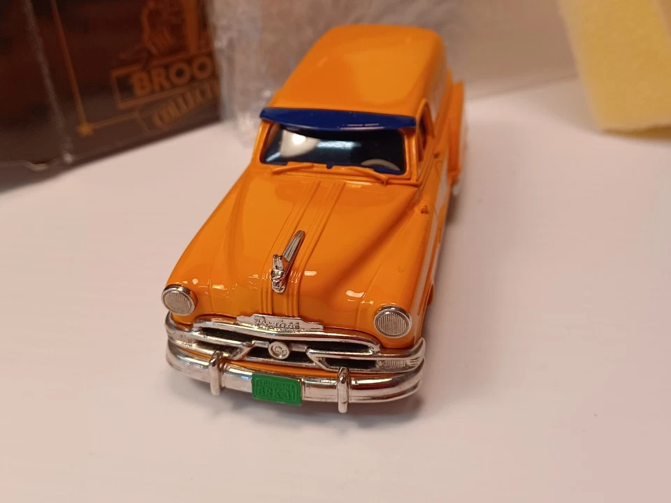 Brooklin Models No. 31 - 1953 Pontiac Sedan Delivery - Gulf Oil - Original Box - Image 3 of 4