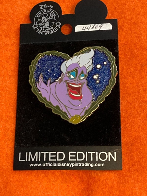 44869    WDW - Disney Villains Heart Collection - Ursula Surprise Release