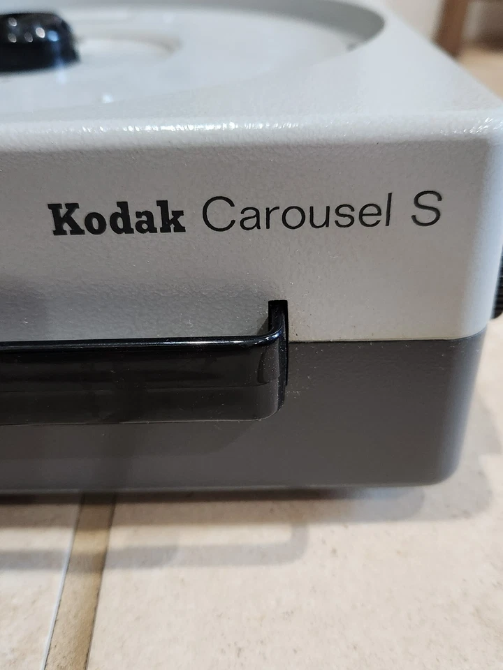 RARO Proyector Kodak Carousel S Slide Versión Alemania con Control Remoto PROBADO Foto 2 de 4