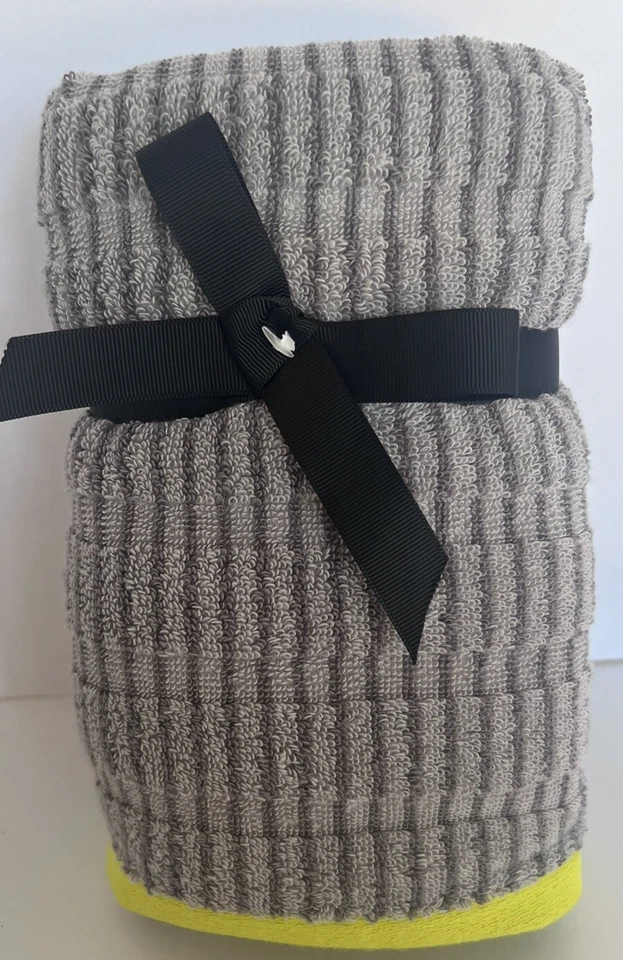 Toallas de mano grises a rayas DKNY con borde amarillo neón - Nuevas con etiquetas Foto 2 de 4