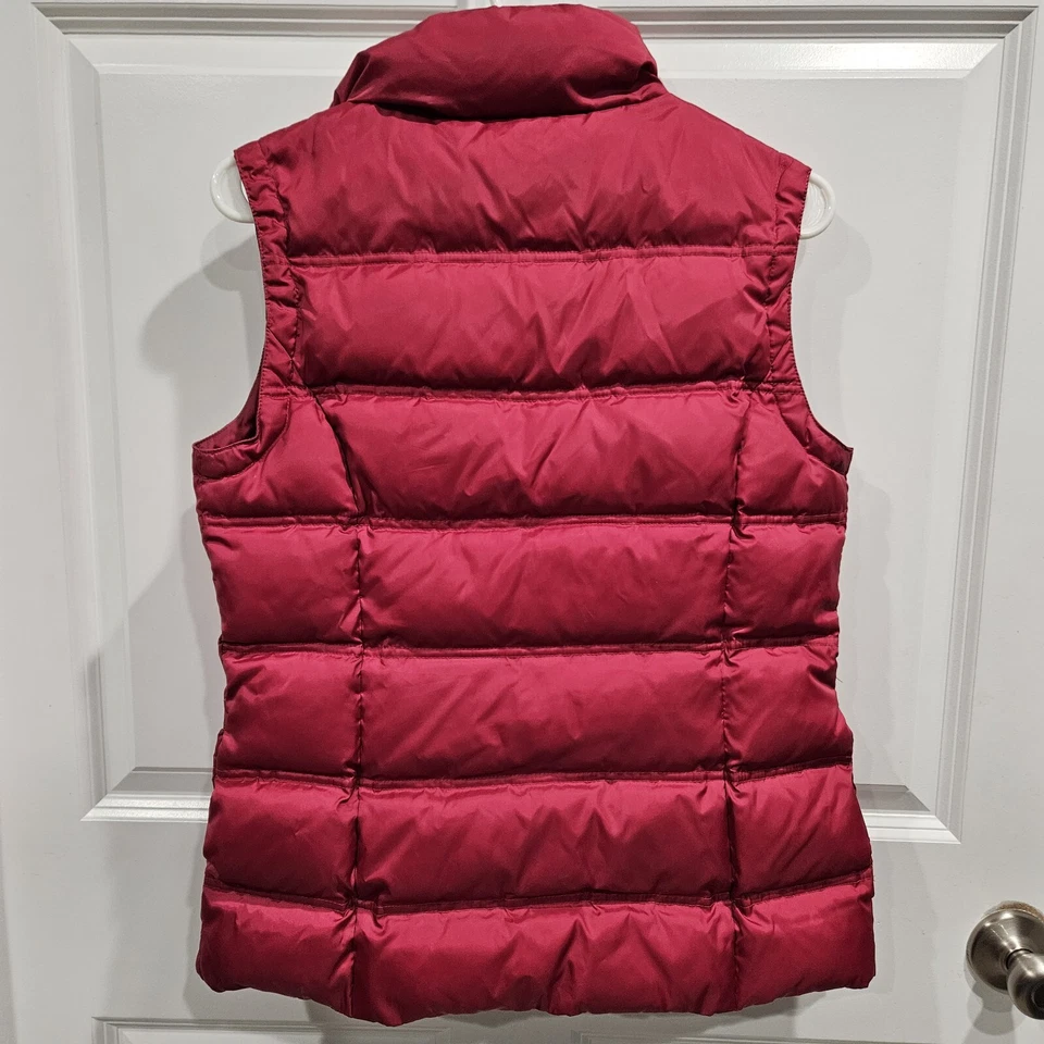 Chaleco acolchado Fossil Down para mujer talla S rojo arándano cremallera completa y cierre a presión Foto 2 de 4