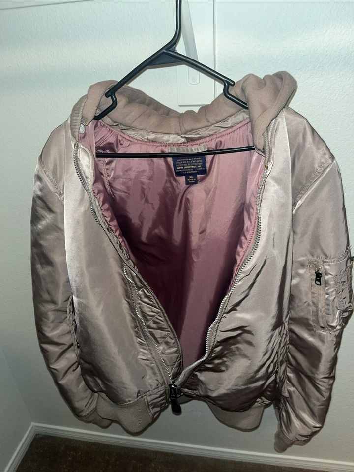 Jaqueta Bombardeiro ALPHA INDUSTRIES Feminina MA-1 Natus com Capuz Rosa Tamanho GG - Imagem 3 de 4