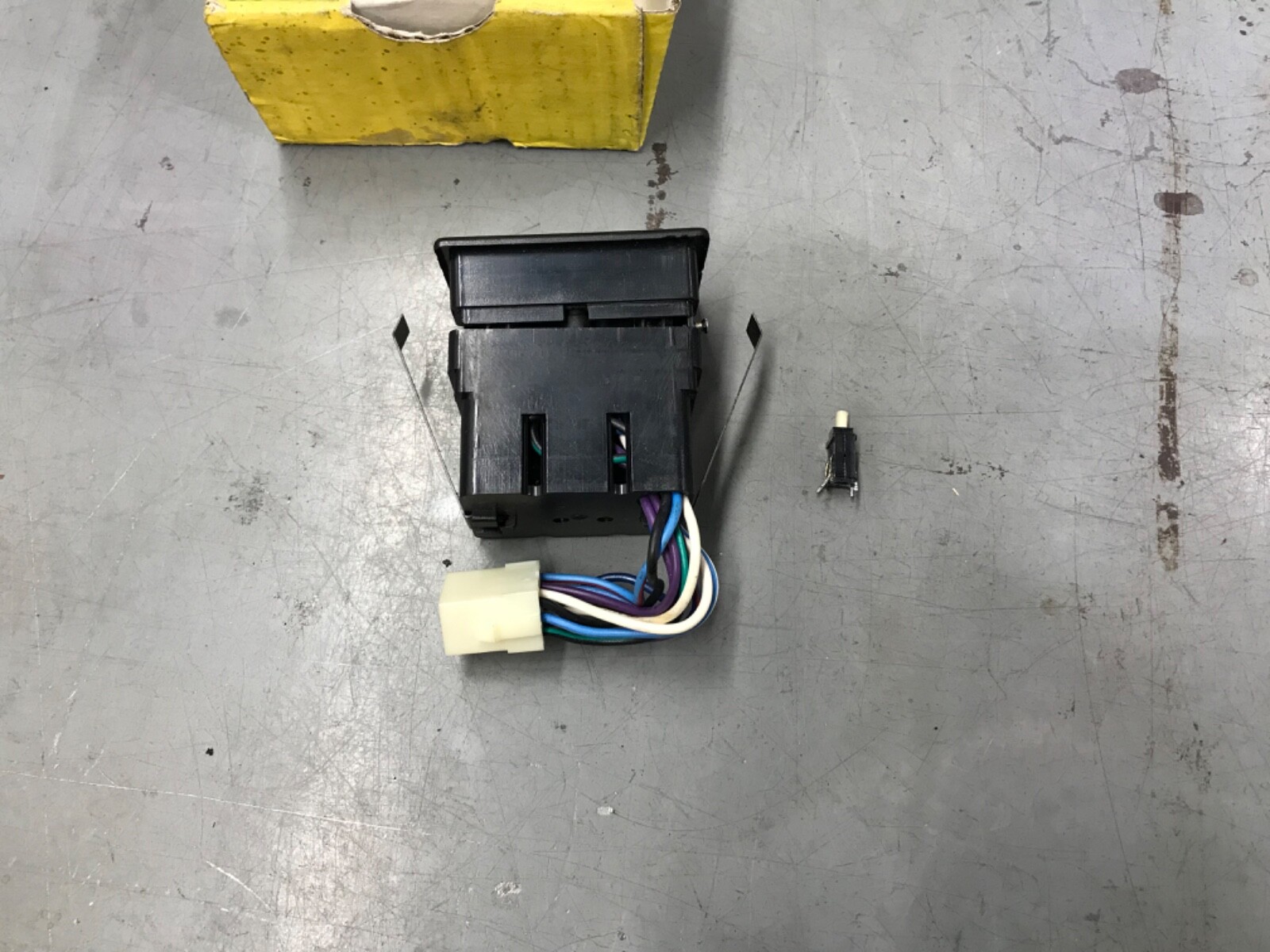 ferrari 328 heat control switch #61808200 or #8070529912 