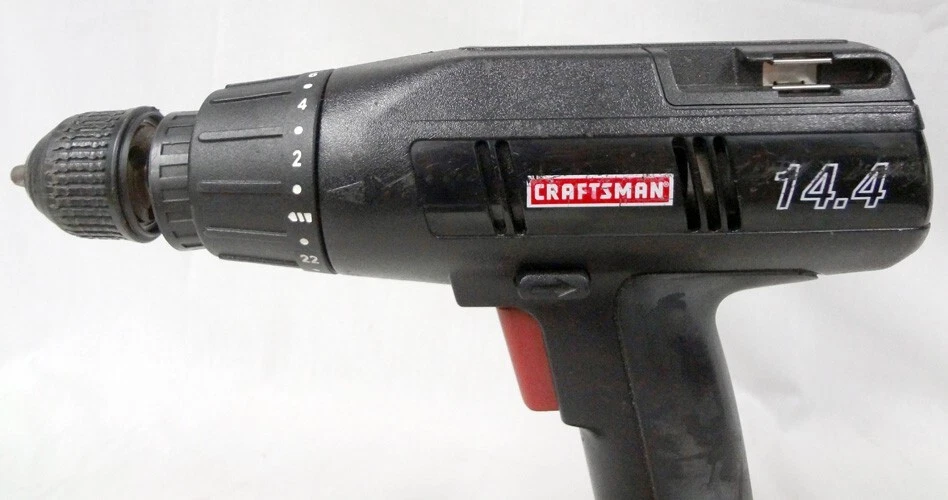 Taladro atornillador inalámbrico Craftsman 3/8" modelo 973.111290 con 2 baterías de 14,4 voltios Foto 2 de 4