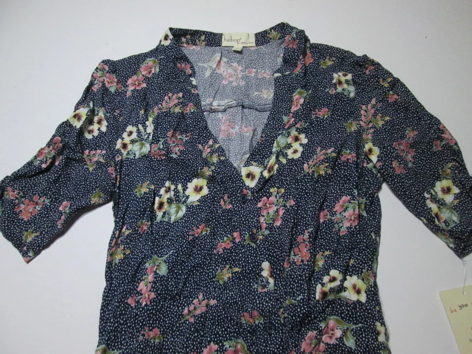 Nuevo con etiquetas Vestido Camisa Bepop Mujer Talla S Azul Marino Manga Corta Cuello en V Botones Floral Foto 4 de 4