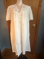 Vintage Lorraine NWT White Embroidered Cottagecore House Coat Size LG