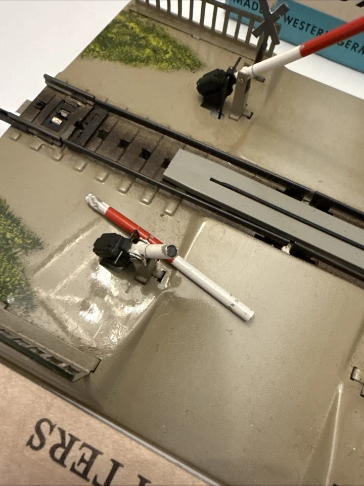 Marklin Ho 7390 Tinplate,  Mech. Operated , Crossing Functional With Box - Image 2 of 4