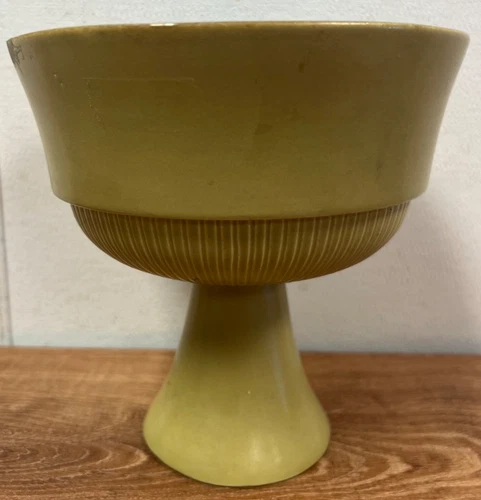 Green Color Vintage Red Wing USA Pottery Vase #879 CHIPPED