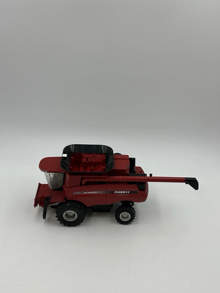  ERTL Britains 1:32 Scale Case IH 8230 AFS Axial-Flow Combine  - Image 2 of 4