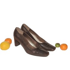 Vintage designer Stuart Weitzman Brown leather square toe pumps in size 8