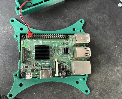 Raspberry Pi 3 Model B V1.2 mit Case, SD Karte und Lüfter