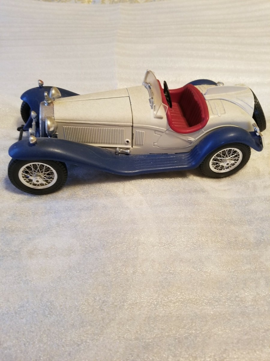 アルファロメオAlfa Romeo 2300 Touring 1/18 Bburago 1932 Alfa Romeo 2300 Spider 1/18 Scale Die Cast Made
