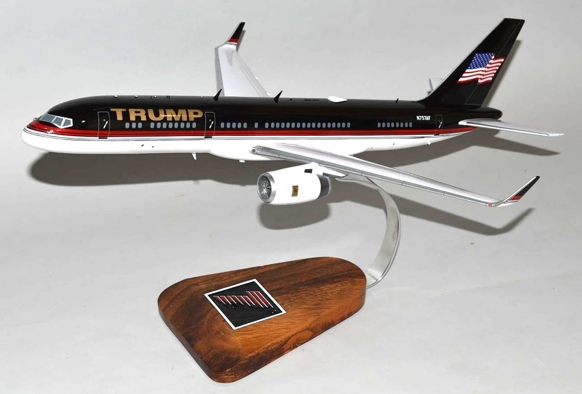 Donald J. Trump Boeing 757-200 N757AF Desk Top Display Model 1/100