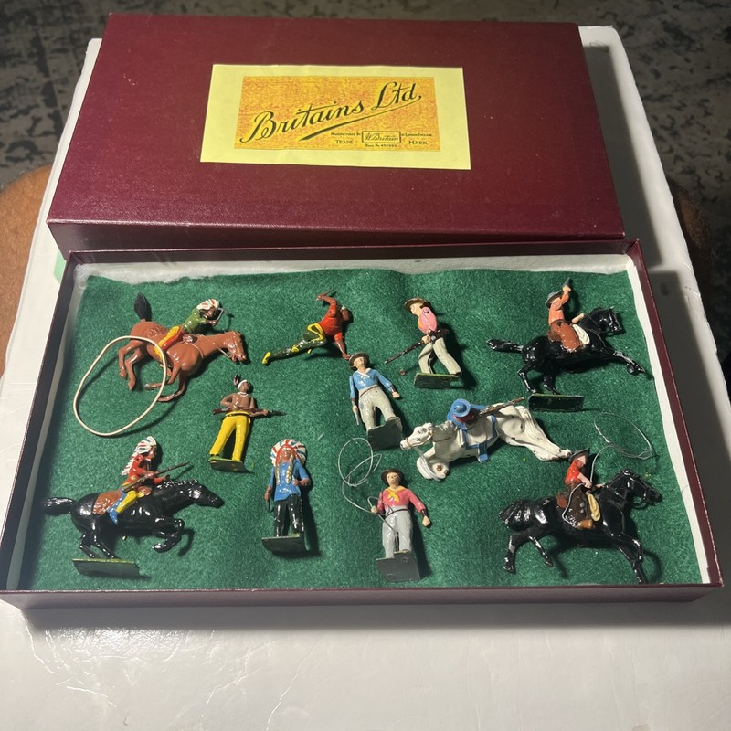 11 Vintage Britains Ltd Lead Toy Soldiers Cowboys & Indians Figures Lot