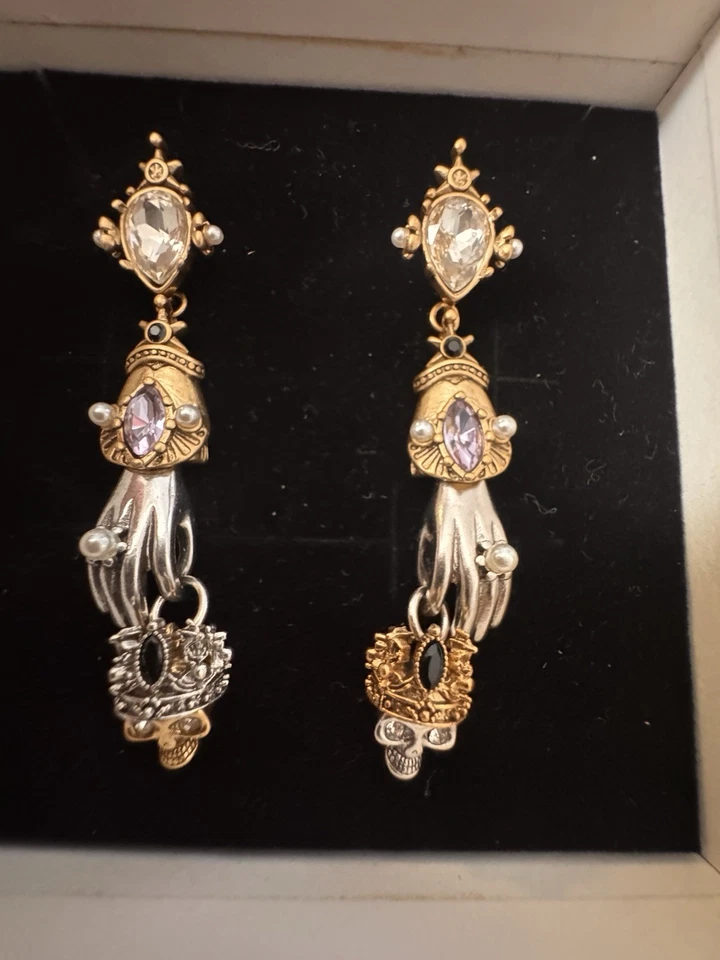 Vintage Of Alexander McQueen King And Queen Hangin Earring - Image 4 of 4