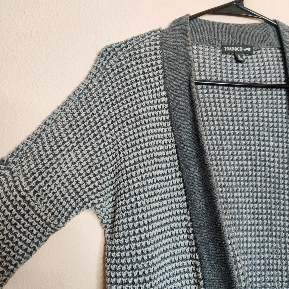 Cárdigan Suéter Toad & Co Denim Reciclado Tejido Waffle Gris Pequeño Largo Line Foto 3 de 4
