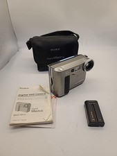Sony Mavica MVC-FD71 0.4MP Digital Camera - Metallic gray With Battery And Case