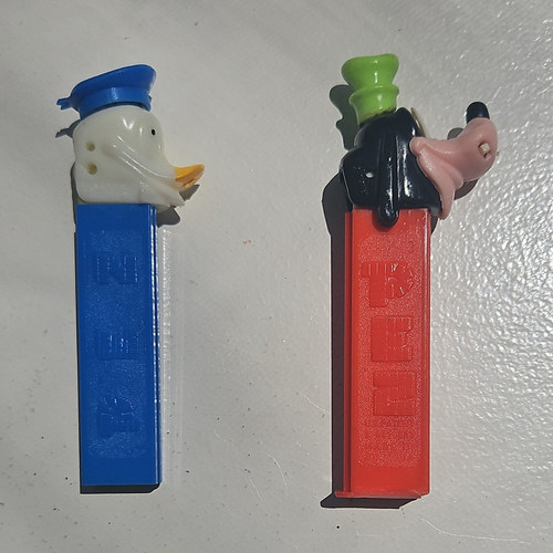 Disney PEZ Candy Dispensers 2 - Donald Duck & Goofy "NO FEET" Made In Austria