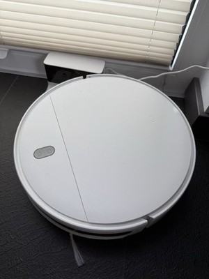 Xiaomi Mi Robot Vacuum-Mop Essential