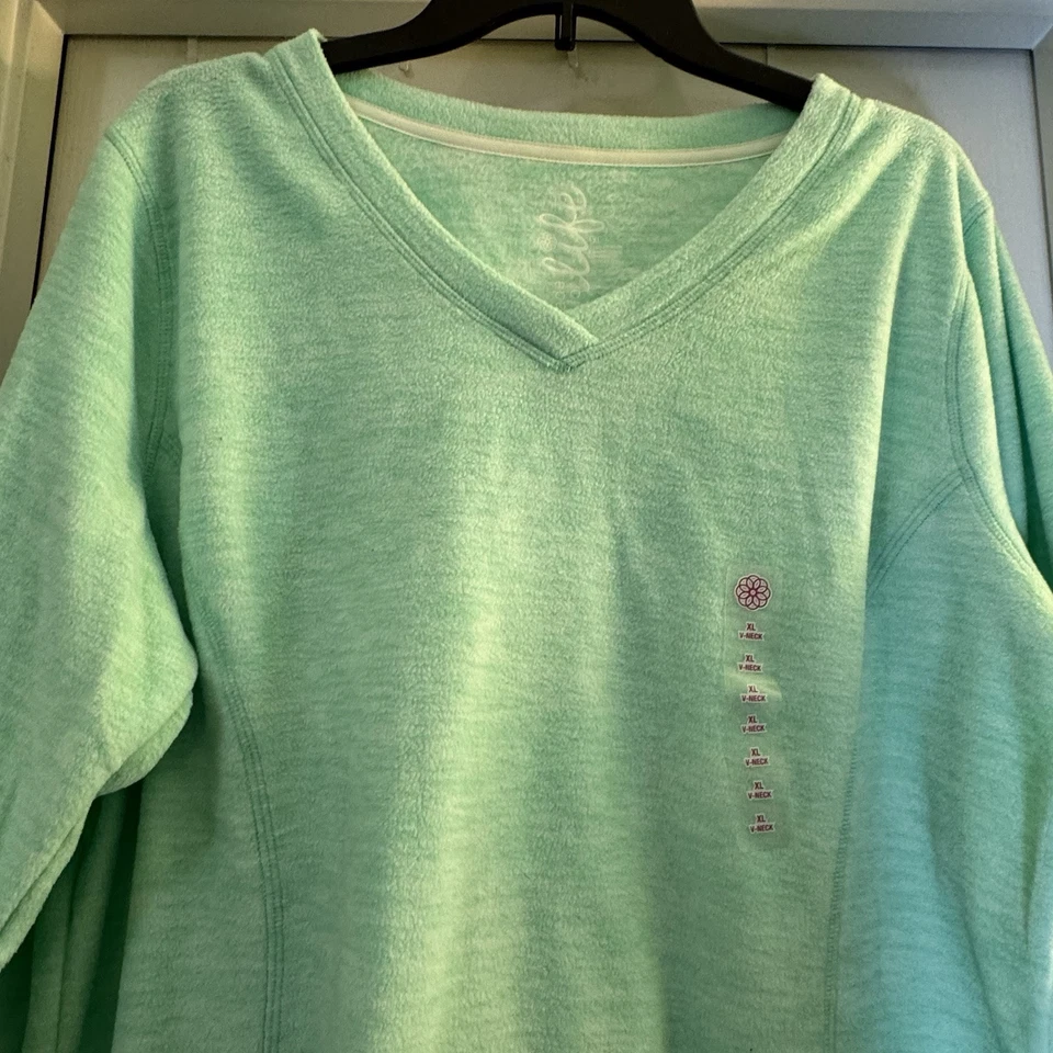 Suéter de manga larga con cuello en V verde menta Made For Life Foto 2 de 4