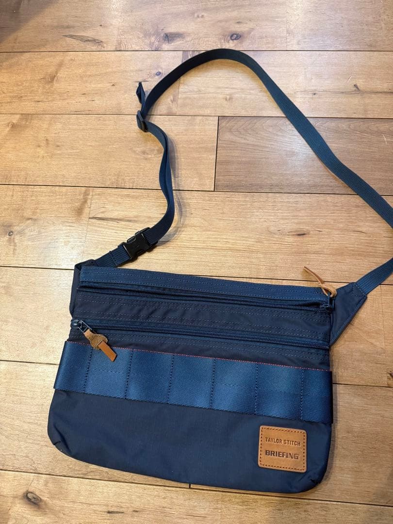 BRIEFING Navy Shoulder Bag Adjustable Strap Front Pocket