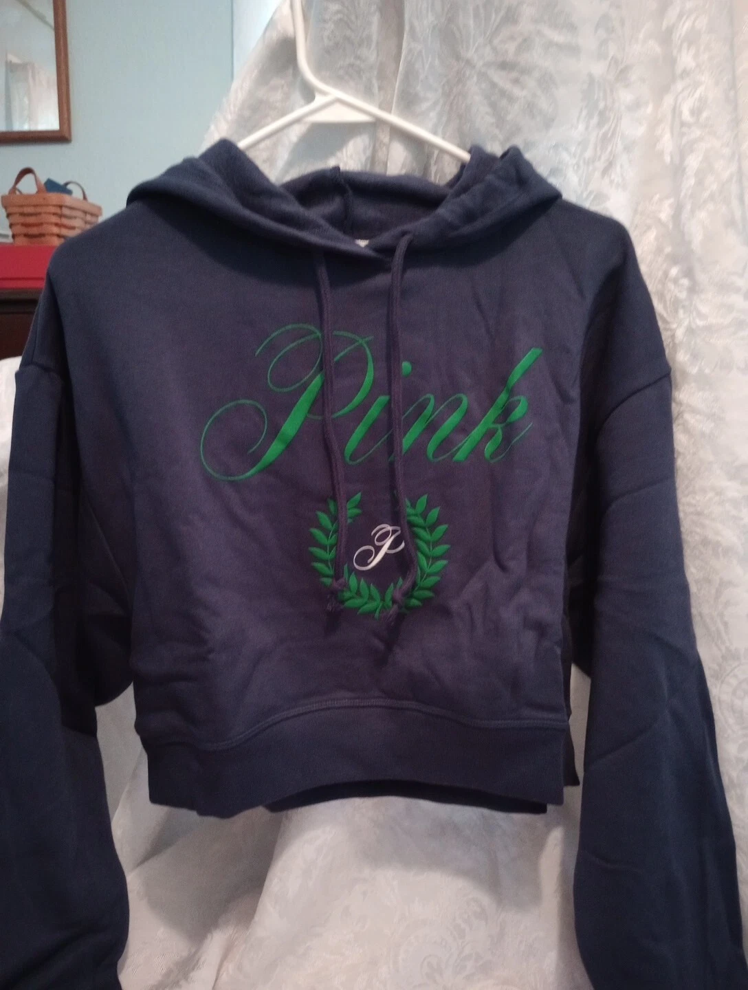 UNDERCOVER Nuova felpa con cappuccio Victoria's Secret rosa cropped blu navy nuovo stile taglia SM NUOVA CON ETICHETTE