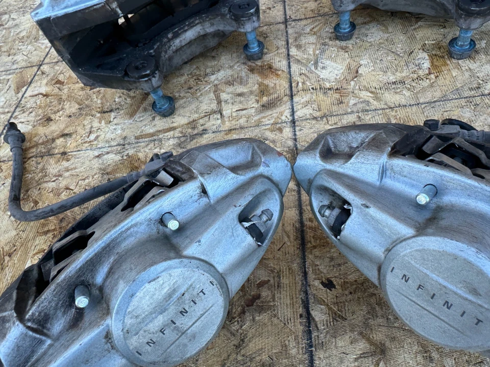 INFINITI NISSAN 2007-2024 OEM CONJUNTO DE PINZAS DE FRENO DELANTERAS TRASERAS IZQUIERDA DERECHA AKEBONO Foto 3 de 4