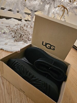UGG ULTRA MINI PLATFORM BOOTS BLACK  SIZE (8,9)