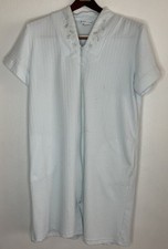 Miss Elaine Quilted Blue Embroidered Short Sleeve V-Neck Zip Front Robe SZ L
