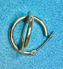 10k gold satin and shinny everday hoop earrin...