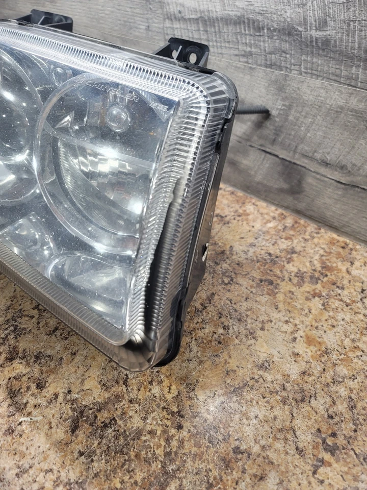 Chrysler 300C SRT8 2005-2010 6,1 L OEM PASAJERO XENÓN OCULTO FARO LUZ Foto 3 de 4