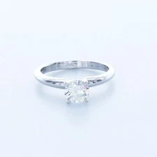 Solitaire Engagement Ring Classic 14K Gold 0.91 CT Round Lab-Grown Diamond F VS2