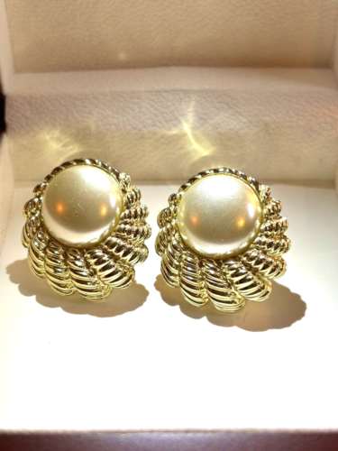 NEW on Card BEAU JEWELS💥RARE Auth VINTAGE💥Pearl & Gold tone Clip on Earrings
