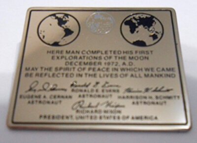 Final Mission Nasa Space Program Apollo 17 Moon Plaque Lapel Pin Cernan