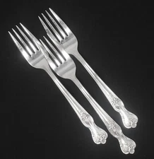 Wm Rogers MFG Co Magnolia/Inspiration Salad Fork set of 3. 6 3/4" Long