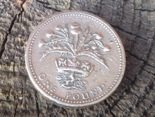 Old £1 One Pound Coin Scottish Thistle - Circulated