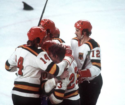 German ice hockey players among them Erich Kuhnhackl Ferenc Vozar t- Old Photo