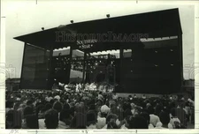 1985 Press Photo Crowd attends concert at Southern Star Amphitheater - hcx19640