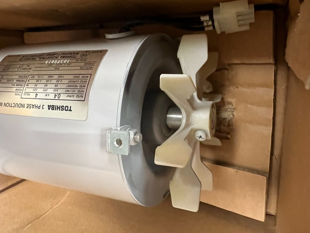 TOSHIBA IK-FBKK8 4P-0.4KW 200/220V 2.20/2.00A Motor NEW | eBay TOSHIBA IK-FBKK8 4P-0.4KW 200/220V 2.20/2.00A Motor NEW | eBay
