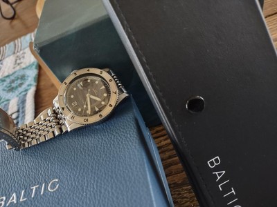 wall clocks that look like wrist watches