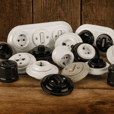 Unterputz Porzellan-Schalter PR1 Hellgrau – Retro-Design, Handgefertigt | Wechselschalter, 250V, 10A