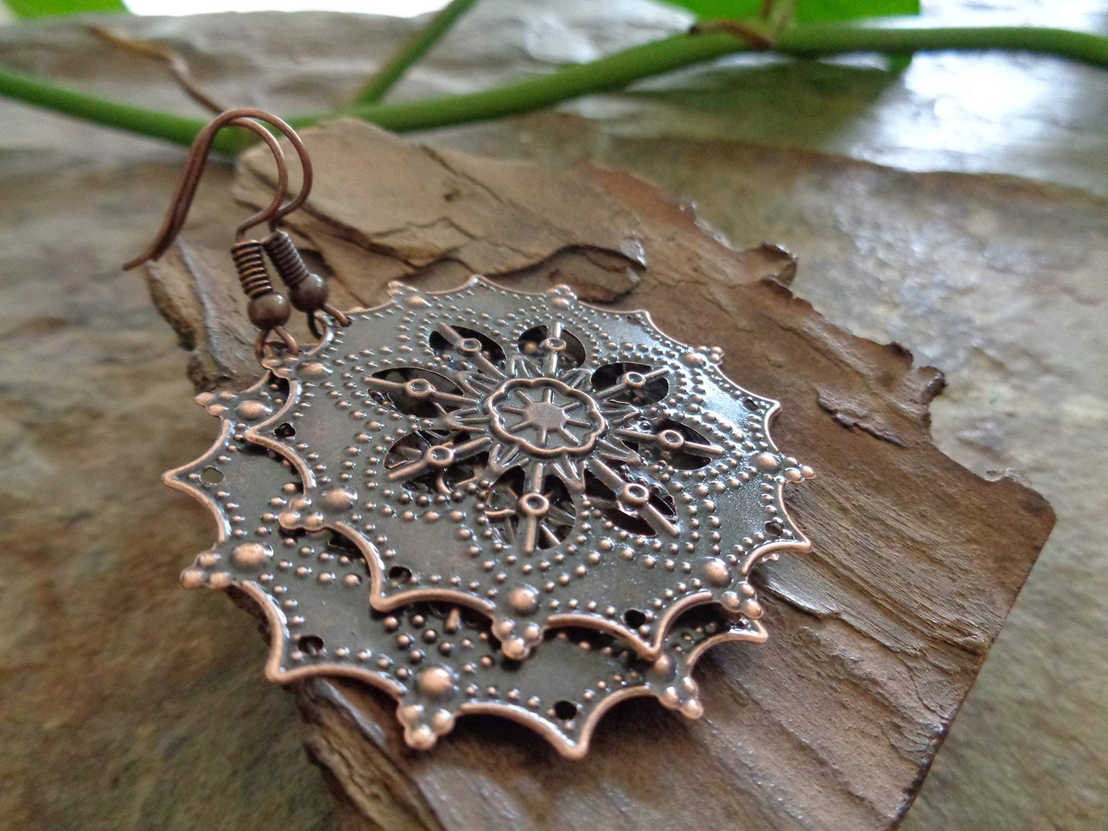 Boucles d'oreilles mandala cuivre flocon de neige délicat ciselé main