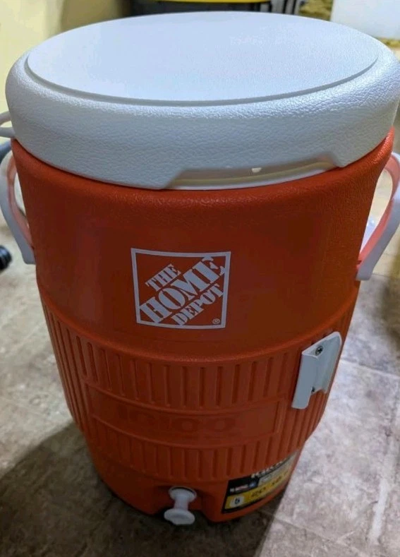 Igloo 5 Gallon Insulated Seat Top Beverage Jug with spigot Impact Resist Plastic
